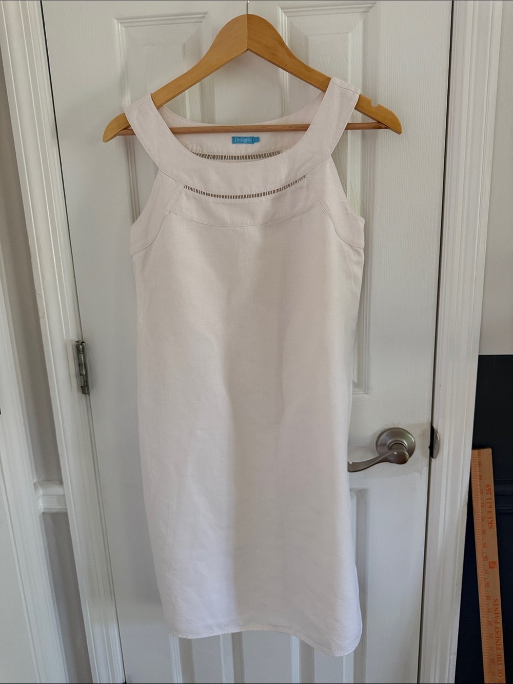 J. McLaughlin Cream Sleeveless Shift Dress